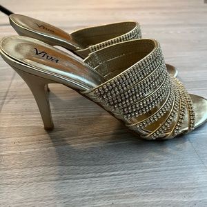 Viva Gold Pumps 8M